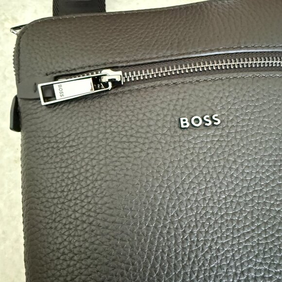 HUGO BOSS Morval_S All Leather Zip Env_O Bag 50517985 Black - Picture 4 of 16